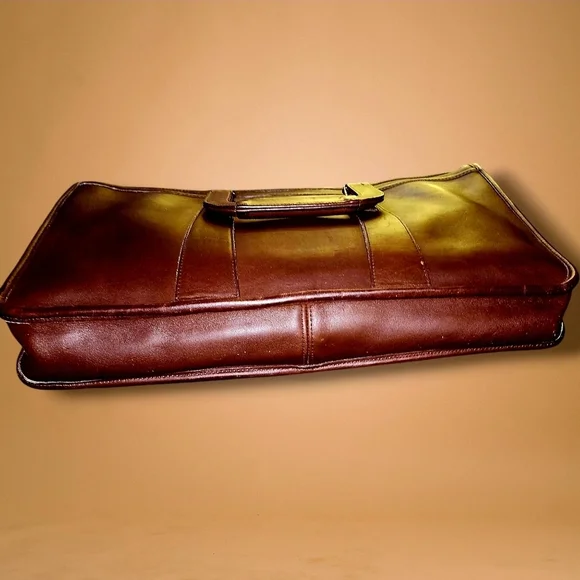 Coach Embassy Vintage Briefcase#5282. - Picture 6 of 17